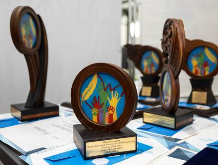 442 работы поступило на конкурс для СМИ «Пером и сердцем»!